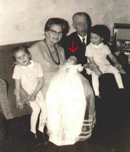 Bei meinen Großeltern (Karl Leonhard und Anna) zu meiner Kindstaufe